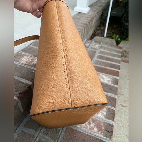 Michael Kors Jet Set Medium Travel Saffiano Leather Tote - Acorn like new - Picture 9 of 11